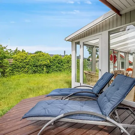 Aischa - 1-5km From The Sea By Interhome