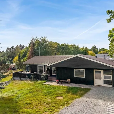 Aischa - 1-5km From The Sea By Interhome